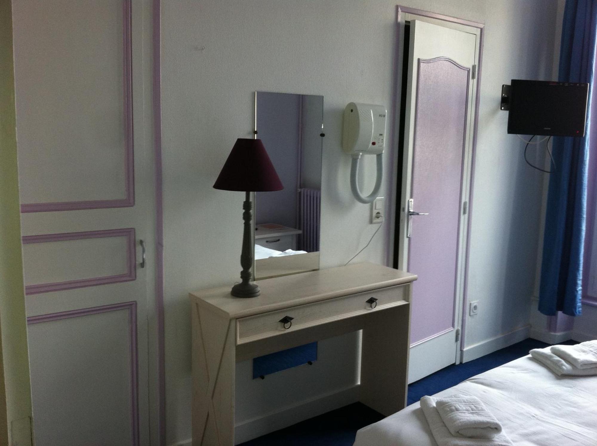 Hotel Couleurs Sud Centre-Ville Gare ชาร์เลอวิลล์-เมซิแยร์ ภายนอก รูปภาพ