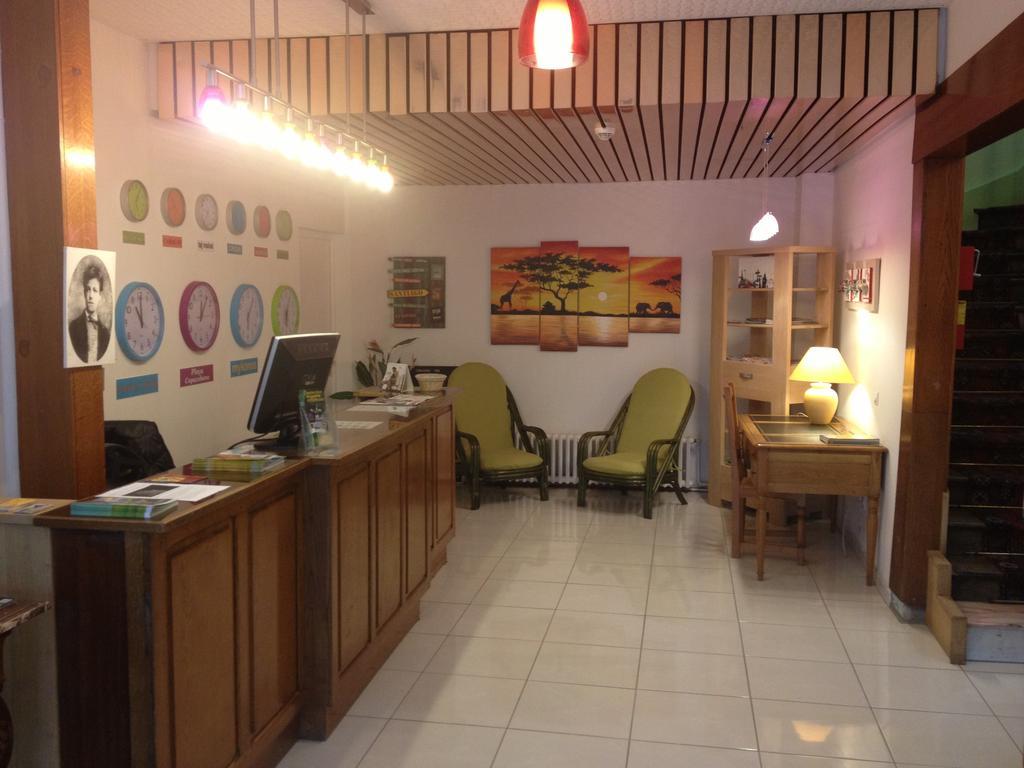 Hotel Couleurs Sud Centre-Ville Gare ชาร์เลอวิลล์-เมซิแยร์ ภายนอก รูปภาพ