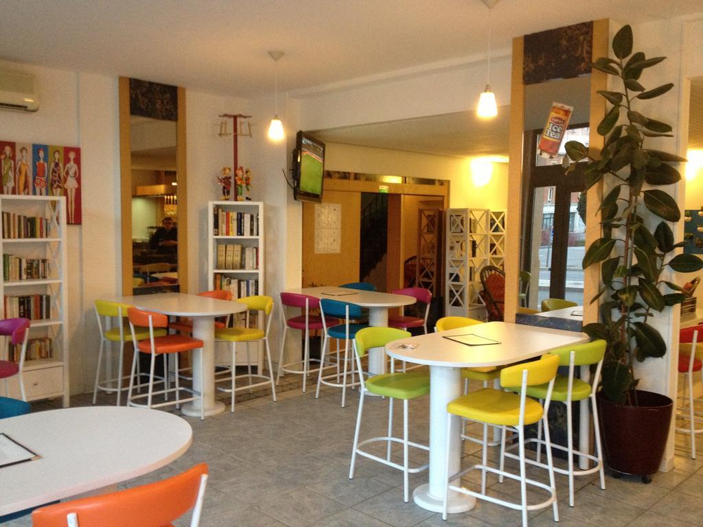 Hotel Couleurs Sud Centre-Ville Gare ชาร์เลอวิลล์-เมซิแยร์ ภายนอก รูปภาพ